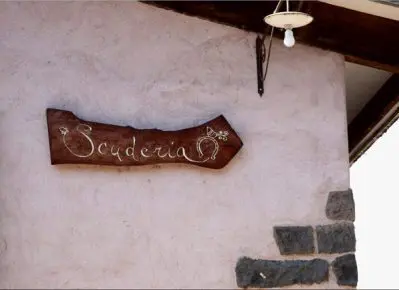 "Stable" sign: welcome to Italy!