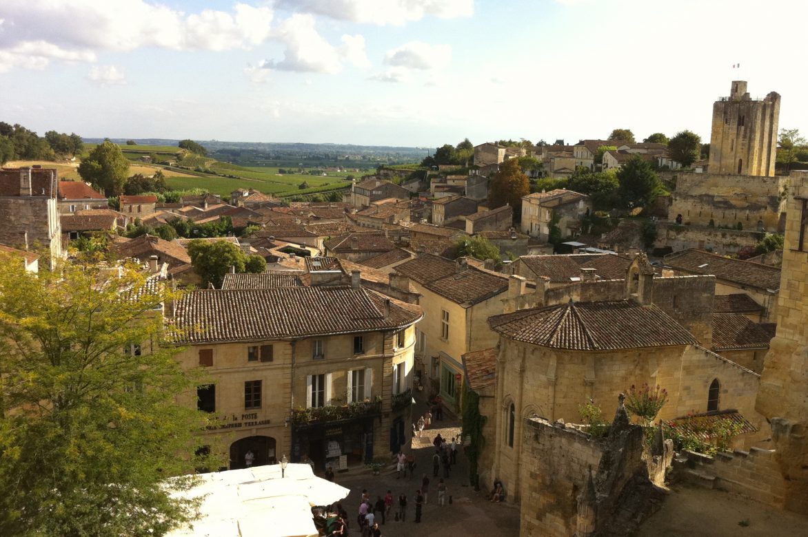 Vineyards and Beaches of Bordeaux Enjoy horseback riding on the beach
