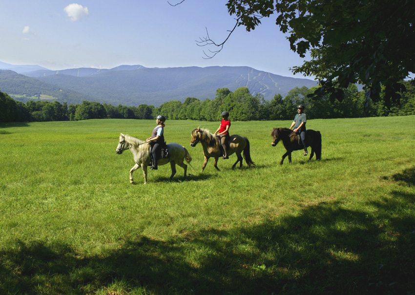 Enjoy horseback riding in Vermont on the Sugarbush Tolt Trek