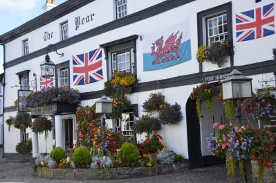 Each evening we enjoyed delightful dinners at local pubs.